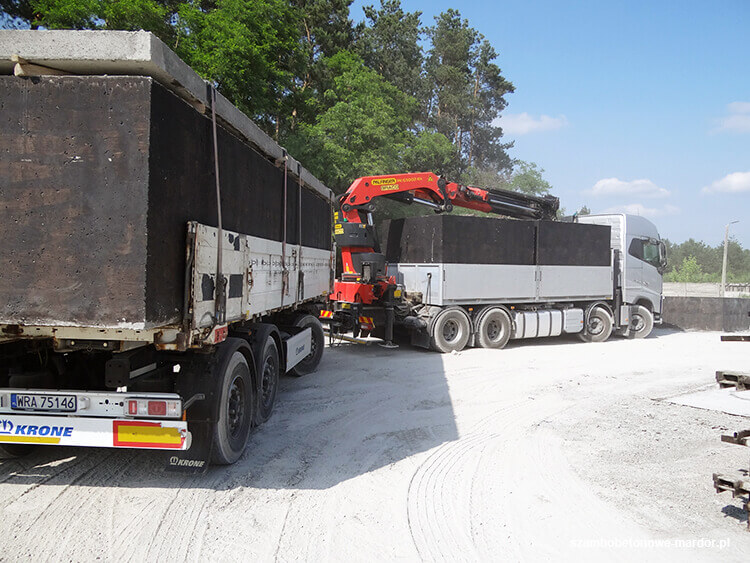 Specjalistyczny transport zbiorników i szamb betonowych na terenie Płock i okolic